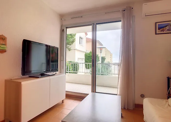 F2 Cabine, Terrasse, Parking, Proximite - Fr-1-715-81 *