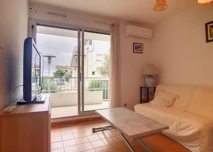 F2 Cabine, Terrasse, Parking, Proximite - Fr-1-715-81 דירה